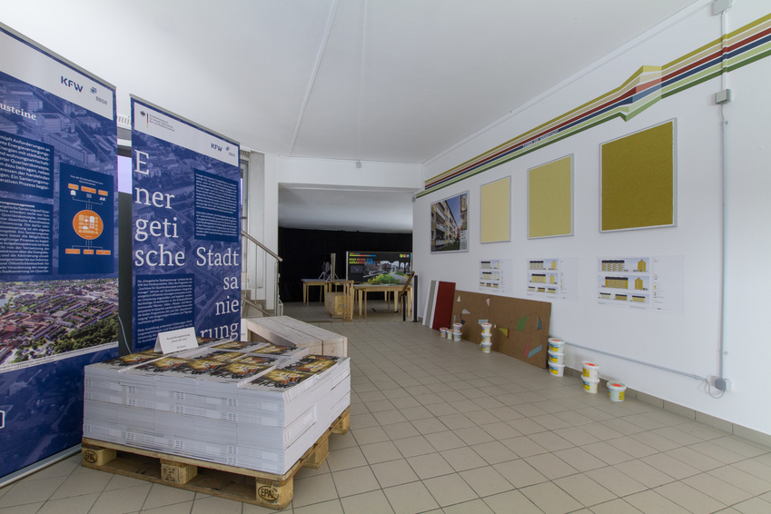 Ausstellungen "Energetische Stadtsanierung" und "Farben der Sennestadt" im Sennestadtpavillon